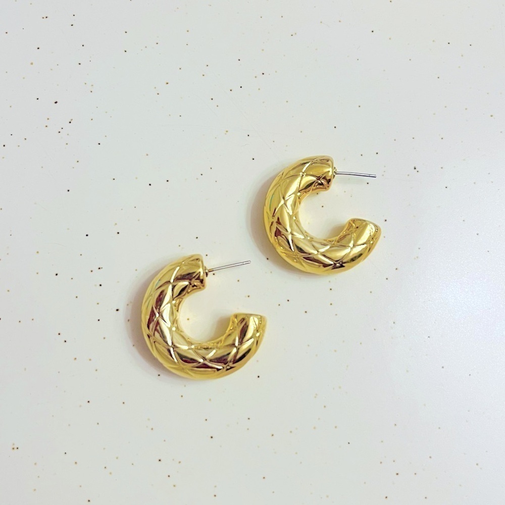 Quilt gold thick earrings